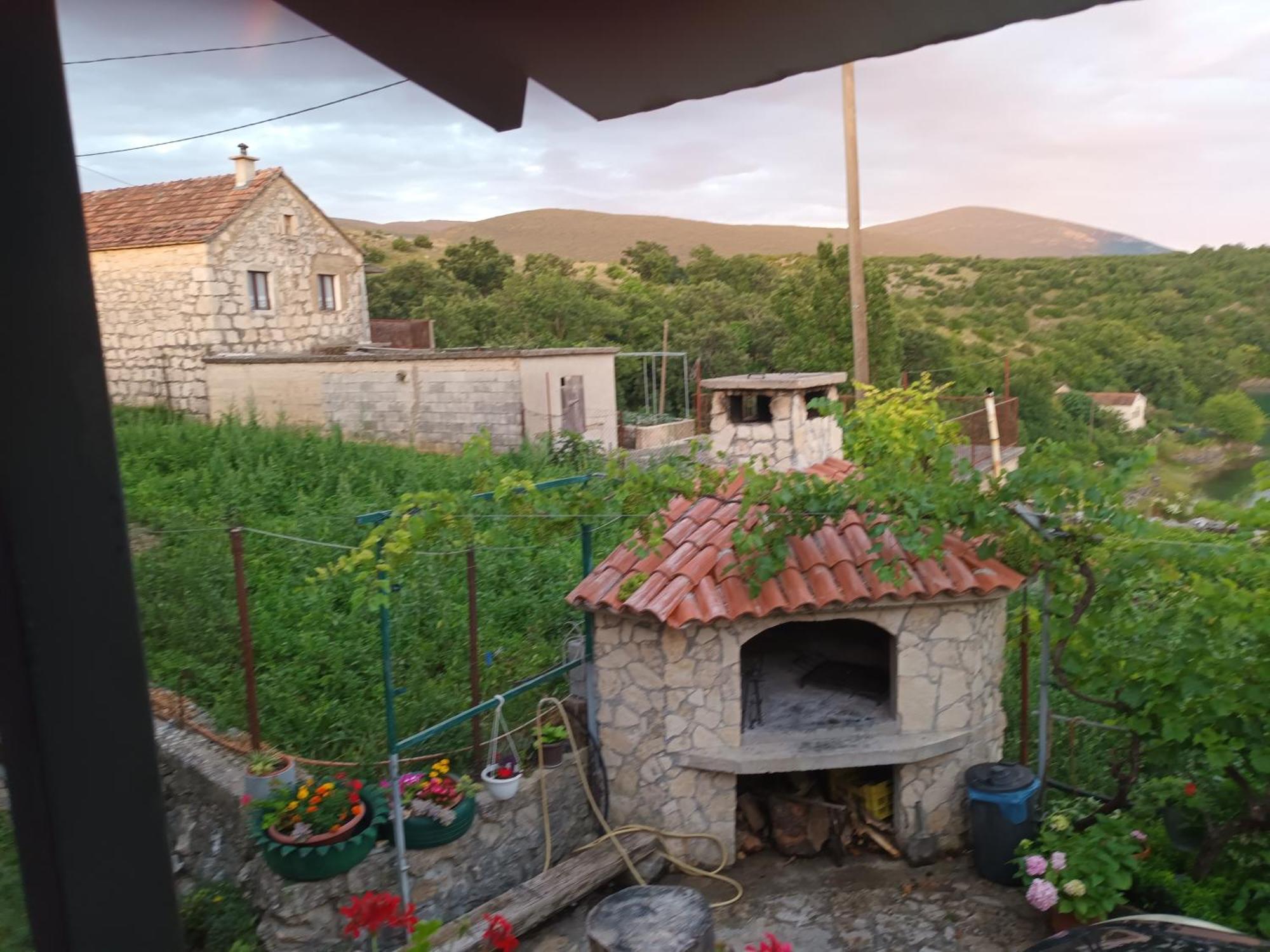 Brnara Kravarica Vrlika Exteriér fotografie